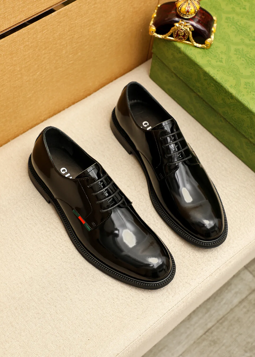 Men's shoes 💰520 💐 Product trademark: GUCCI "Gucci" business leather shoes Regular size: 38-44 (45.46🉑️customized) Product materials: Selected imported first-layer open-edge beaded cowhide leather upper, imported water-dyed cowhide leather lining. Strong three-dimensional visual effect, original outsole Color: 4⃣️colors available